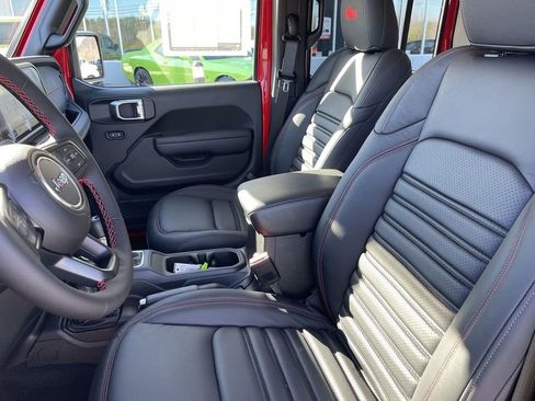 New 2024 Jeep Wrangler Unlimited Rubicon w/ Technology Group image 17