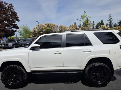 Used 2015 Toyota 4Runner SR5 Premium AWD/4WD image 4