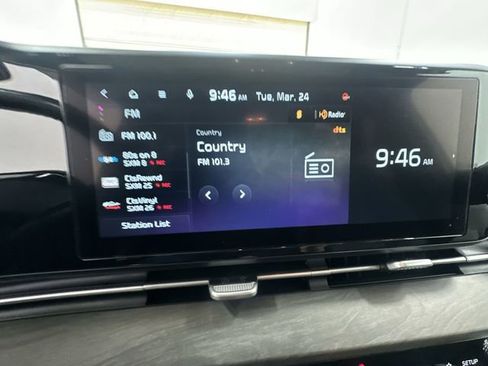 Used 2024 Kia Carnival EX image 13