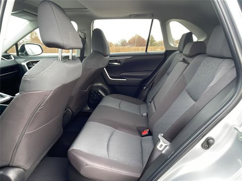 Used 2025 Toyota RAV4 XLE image 18