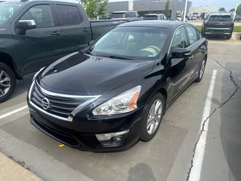 Used 2015 Nissan Altima 2.5 SL w/ Technology Package FWD image 1