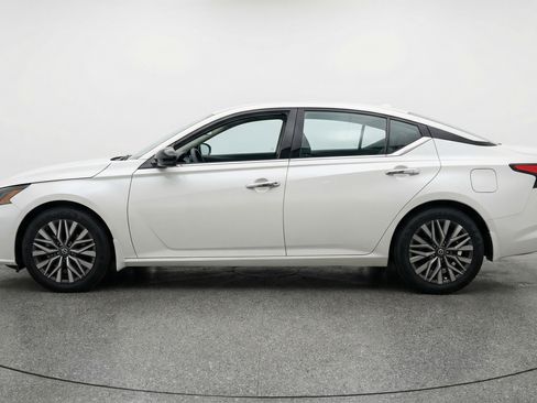 Used 2025 Nissan Altima 2.5 SV image 5