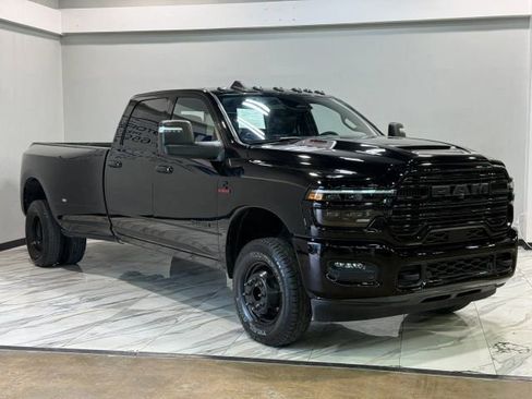 Used 2025 RAM 3500 Laramie w/ Night Edition AWD/4WD image 4