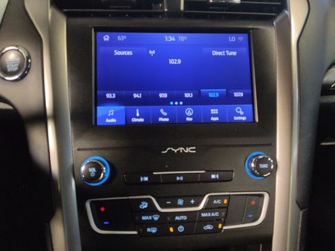 Used 2020 Ford Fusion SE FWD image 25