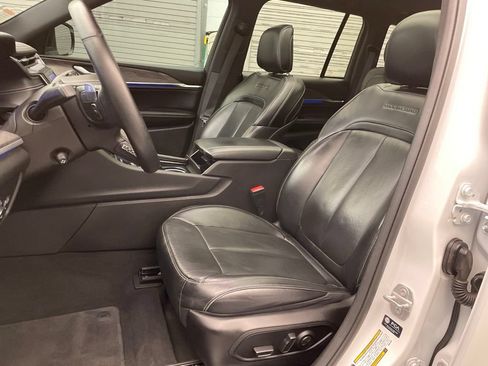 Certified 2022 Jeep Grand Cherokee Overland AWD/4WD image 21