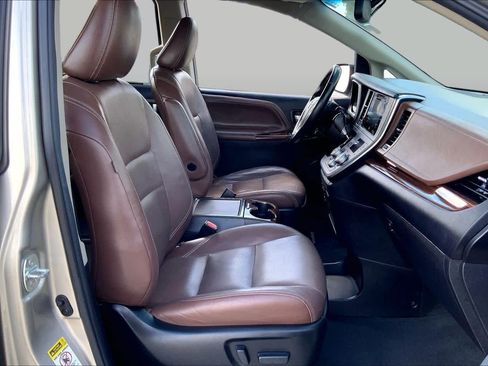 Used 2015 Toyota Sienna Limited FWD image 9