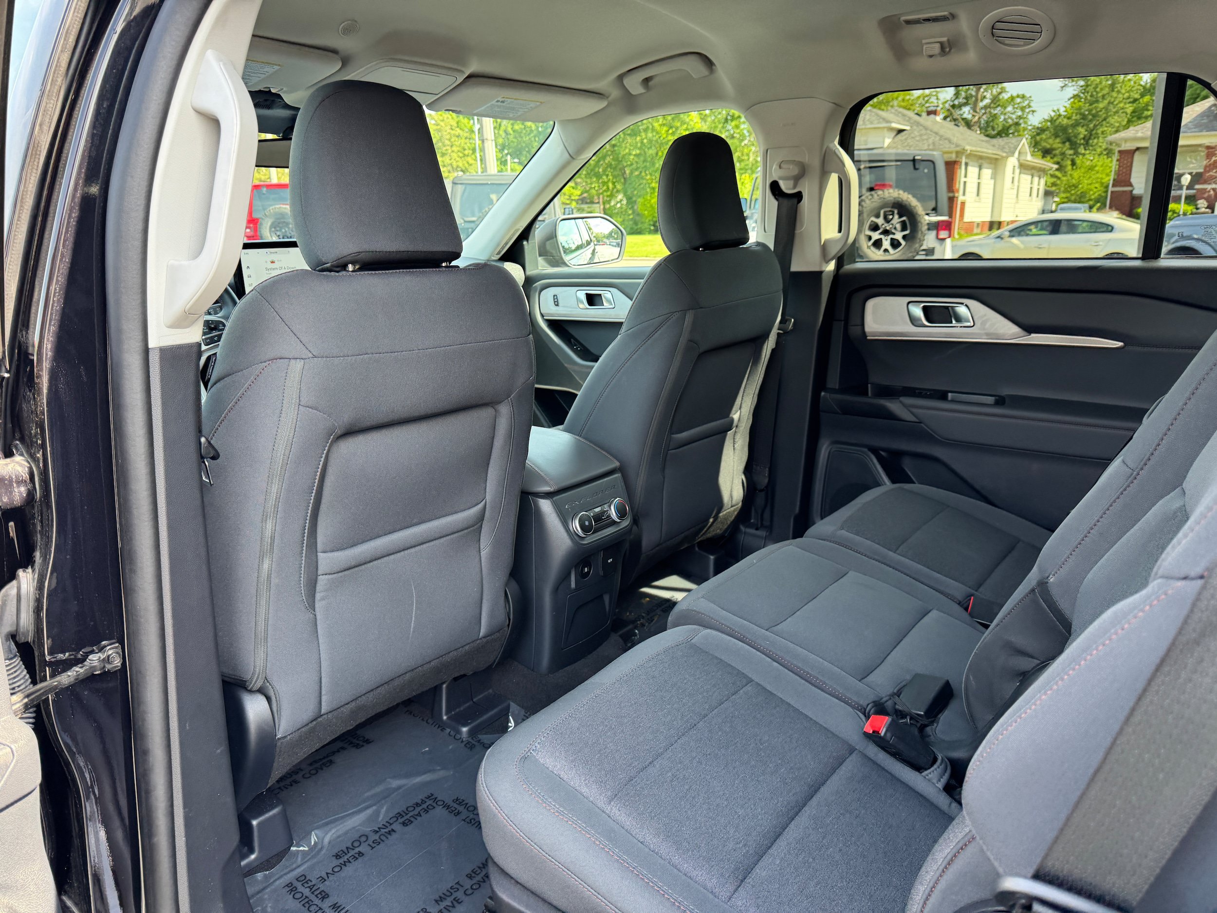 Used 2025 Ford Explorer Active RWD image 13