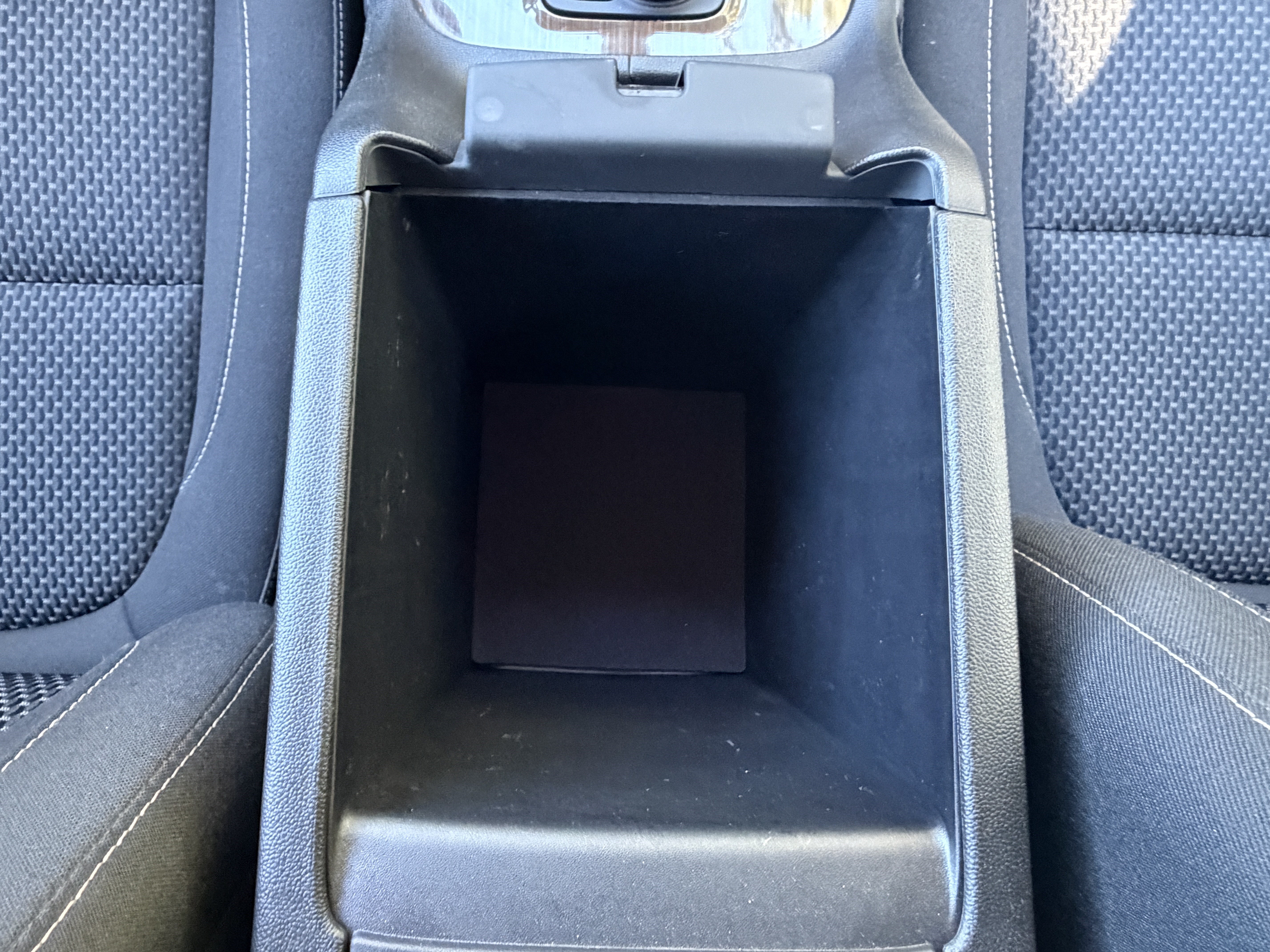 Used 2023 GMC Acadia SLE FWD image 25