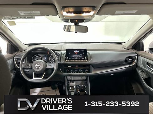 Used 2023 Nissan Rogue SV AWD/4WD image 18