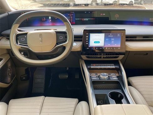 Used 2024 Lincoln Nautilus Reserve w/ Equipment Group 203A image 8