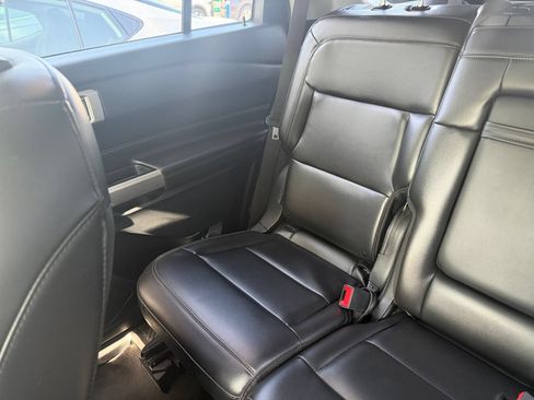 Used 2024 Ford Explorer XLT w/ Equipment Group 202A RWD image 40