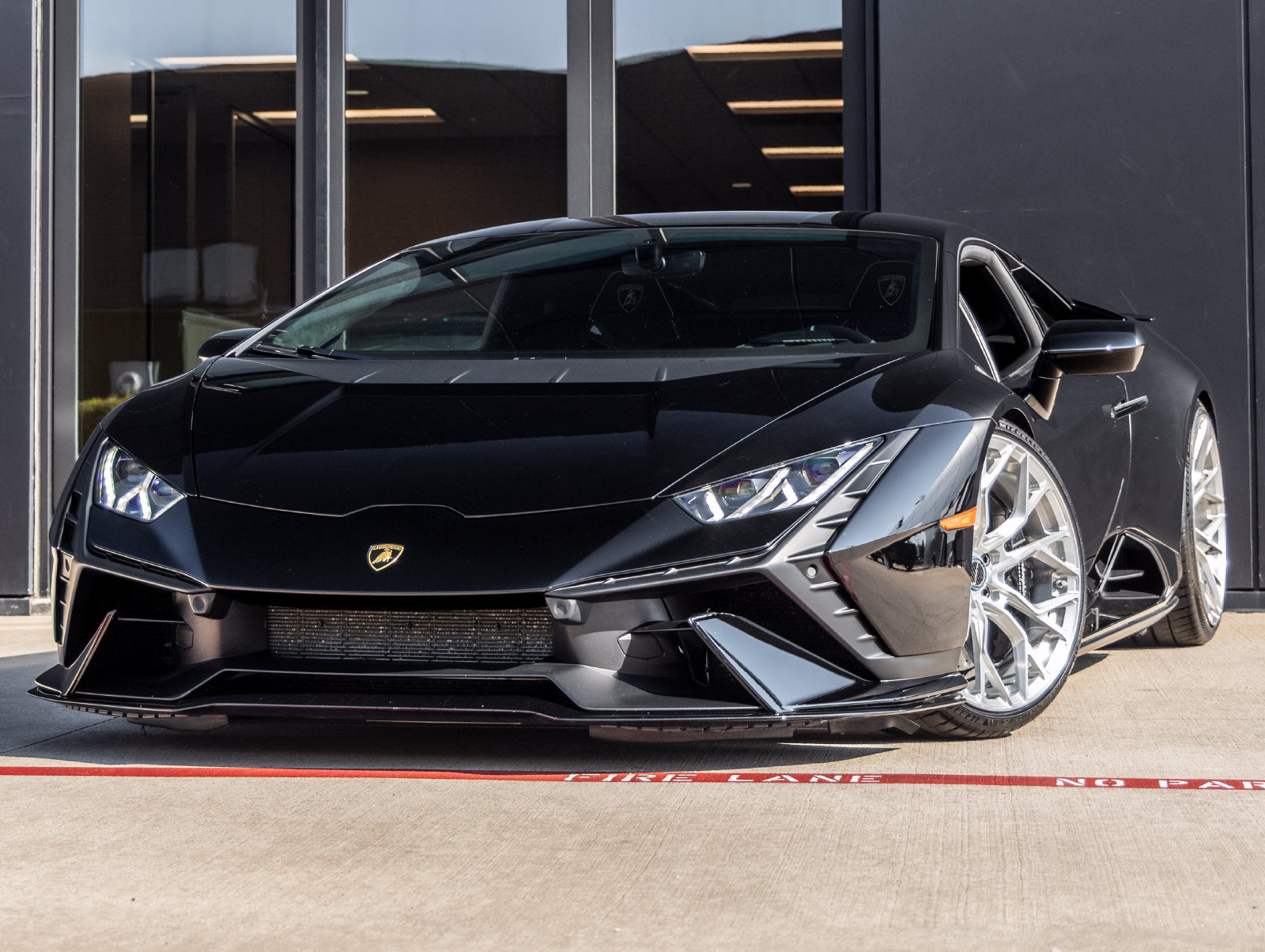 Used 2023 Lamborghini Huracan Tecnica RWD image 1