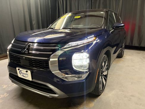 Used 2025 Mitsubishi Outlander SE FWD image 1