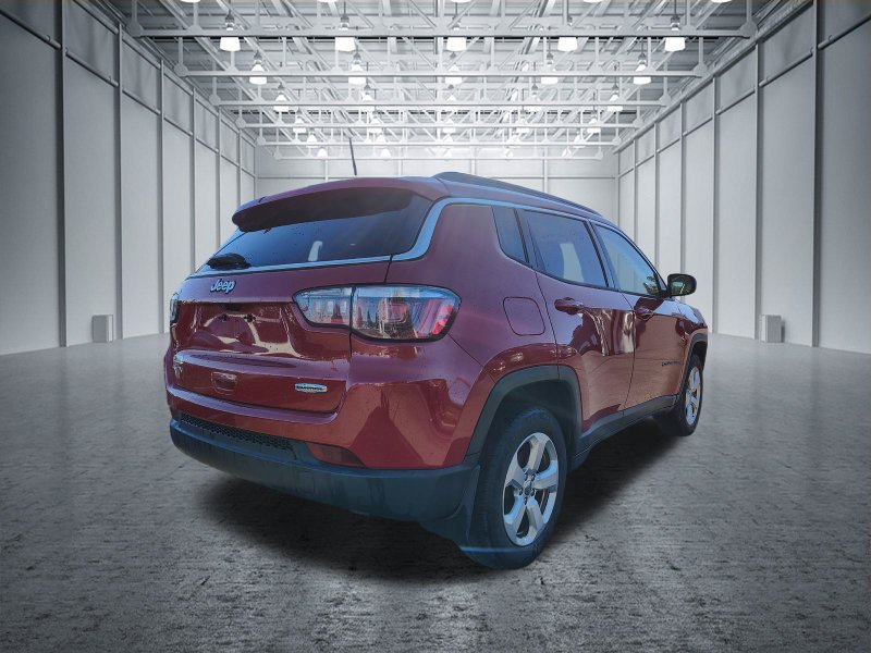 Used 2018 Jeep Compass Latitude w/ Cold Weather Group AWD/4WD image 5