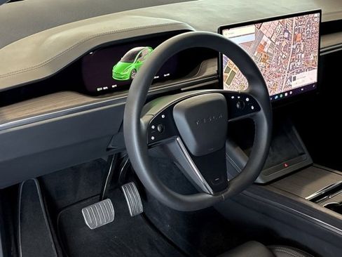 Used 2024 Tesla Model X image 11