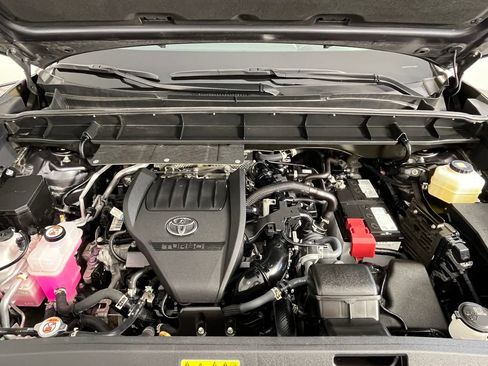 Used 2023 Toyota Highlander XLE AWD/4WD image 16