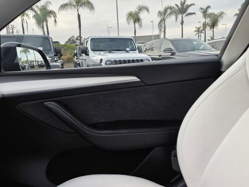 Used 2024 Tesla Model Y Long Range image 14