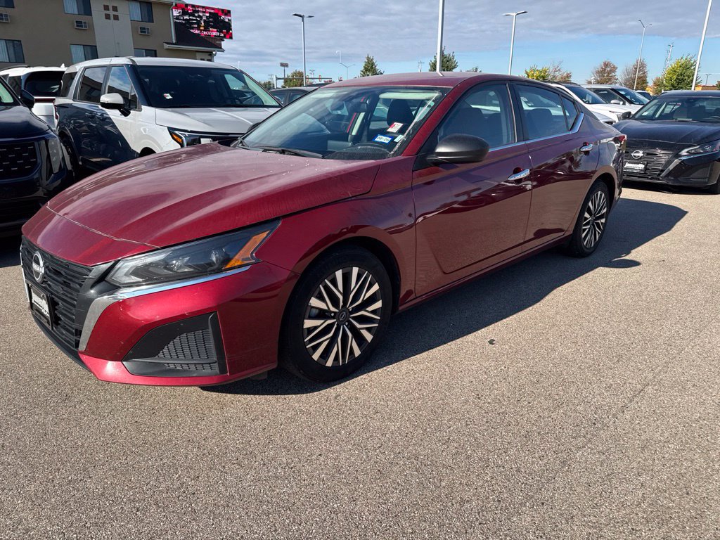 Used 2025 Nissan Altima 2.5 SV FWD image 7