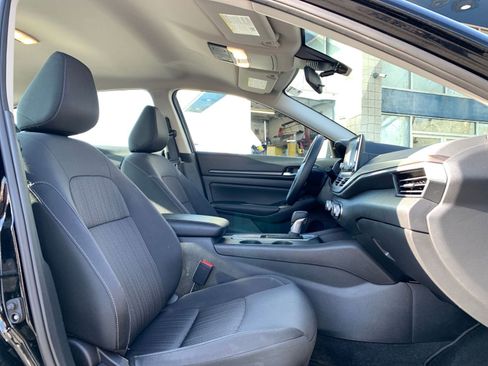 Used 2025 Nissan Altima 2.5 SV image 37