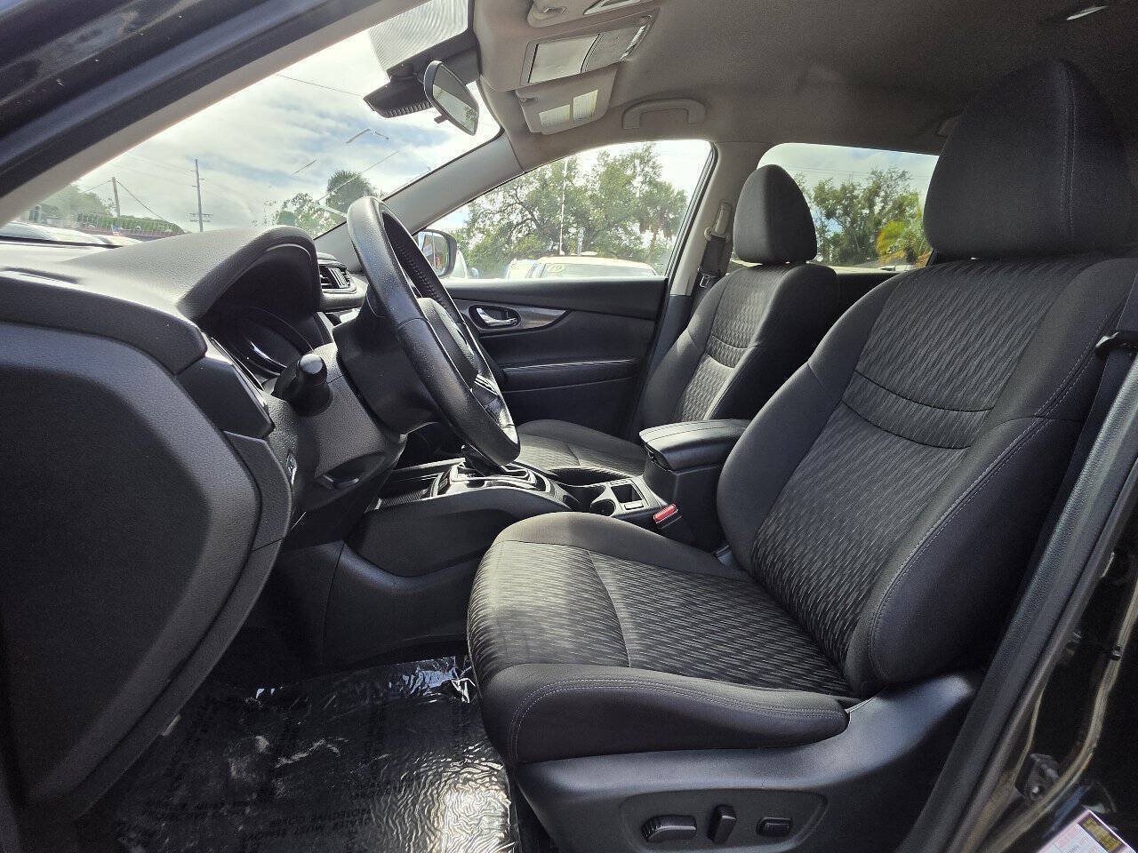 Used 2020 Nissan Rogue SV AWD/4WD image 14