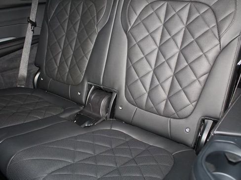 Used 2025 BMW X7 xDrive40i w/ Executive Package image 27