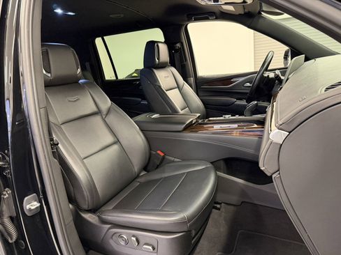 Used 2023 Cadillac Escalade ESV Luxury image 35