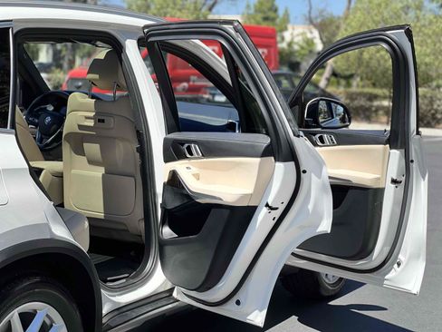 Used 2019 BMW X5 xDrive40i w/ Convenience Package AWD/4WD image 47