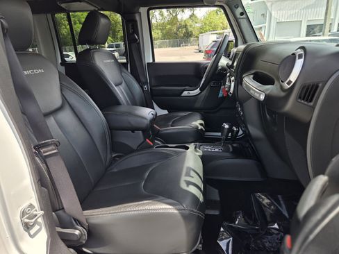 Used 2017 Jeep Wrangler Unlimited Rubicon AWD/4WD image 19