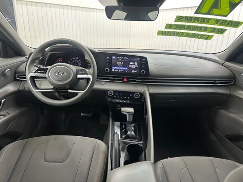 Used 2021 Hyundai Elantra SEL image 16
