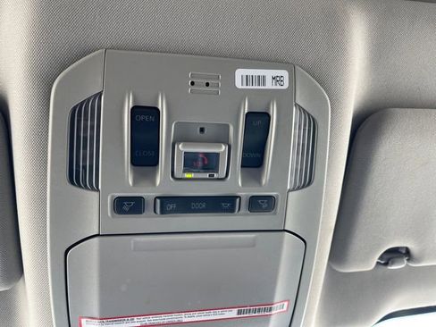 Used 2022 Toyota Highlander XLE AWD/4WD image 19