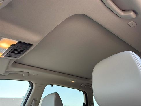 Certified 2023 Nissan Rogue SL w/ SL Premium Package FWD image 6