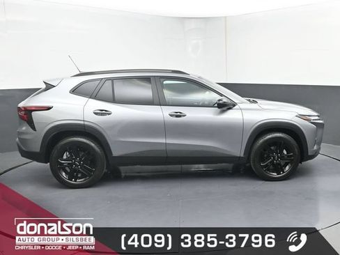 Used 2026 Chevrolet Trax ACTIV w/ Sunroof Package FWD image 2