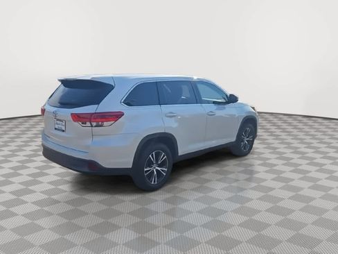 Used 2019 Toyota Highlander LE image 8