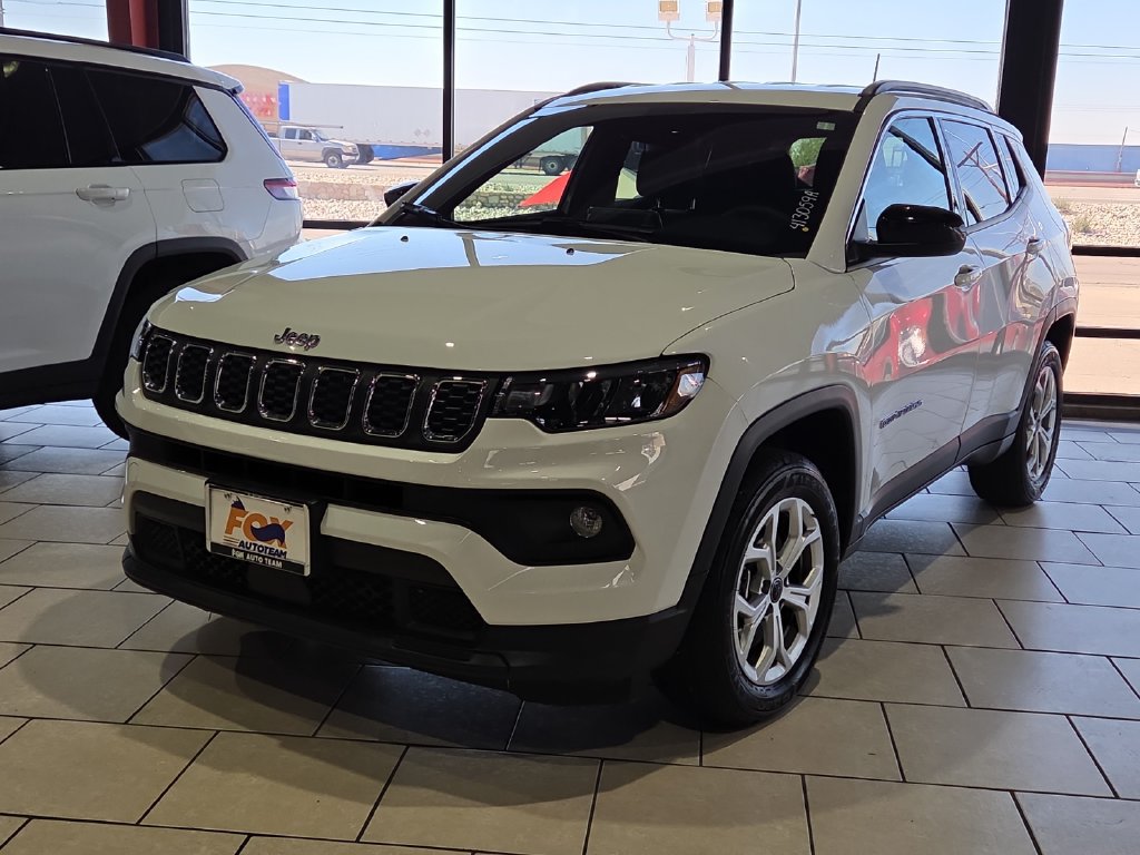 Used 2026 Jeep Compass Latitude AWD/4WD image 1