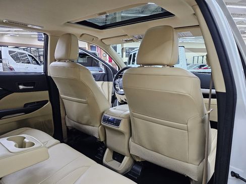 Used 2018 Toyota Highlander XLE image 25