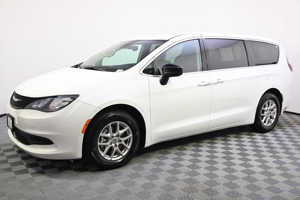 Used 2024 Chrysler Voyager LX FWD image 2