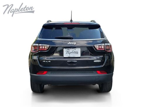 Used 2025 Jeep Compass Latitude w/ Sun & Sound Group AWD/4WD image 4