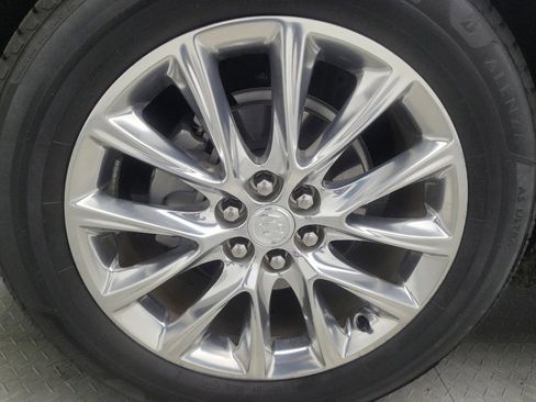 Used 2018 Buick Enclave Premium w/ Experience Buick Package FWD image 31