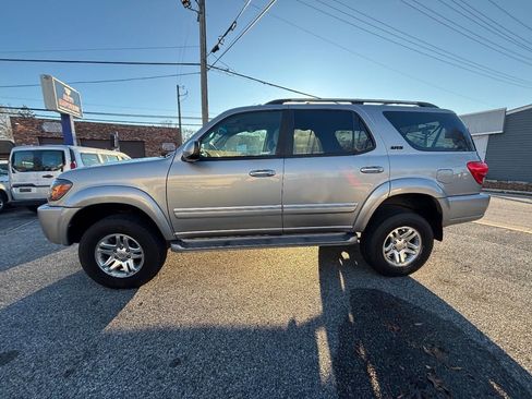 Used 2005 Toyota Sequoia SR5 image 2