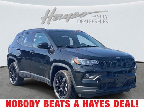 Used 2024 Jeep Compass Latitude w/ Convenience Group image 1
