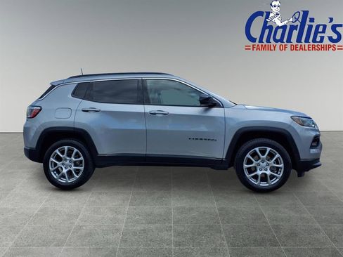 Used 2022 Jeep Compass Latitude image 5