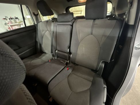 Used 2023 Toyota Highlander LE image 25