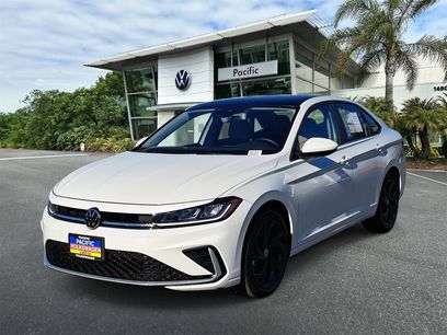 Certified 2025 Volkswagen Jetta SE w/ Sunroof Package