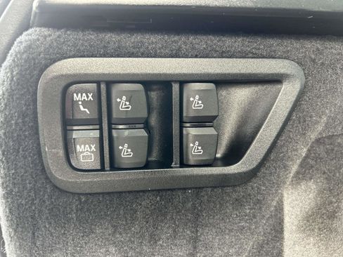 Used 2024 BMW X7 xDrive40i w/ Premium Package image 15