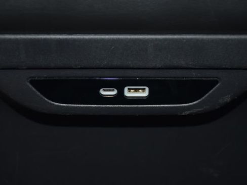 Used 2024 Chrysler Pacifica Touring-L FWD image 24