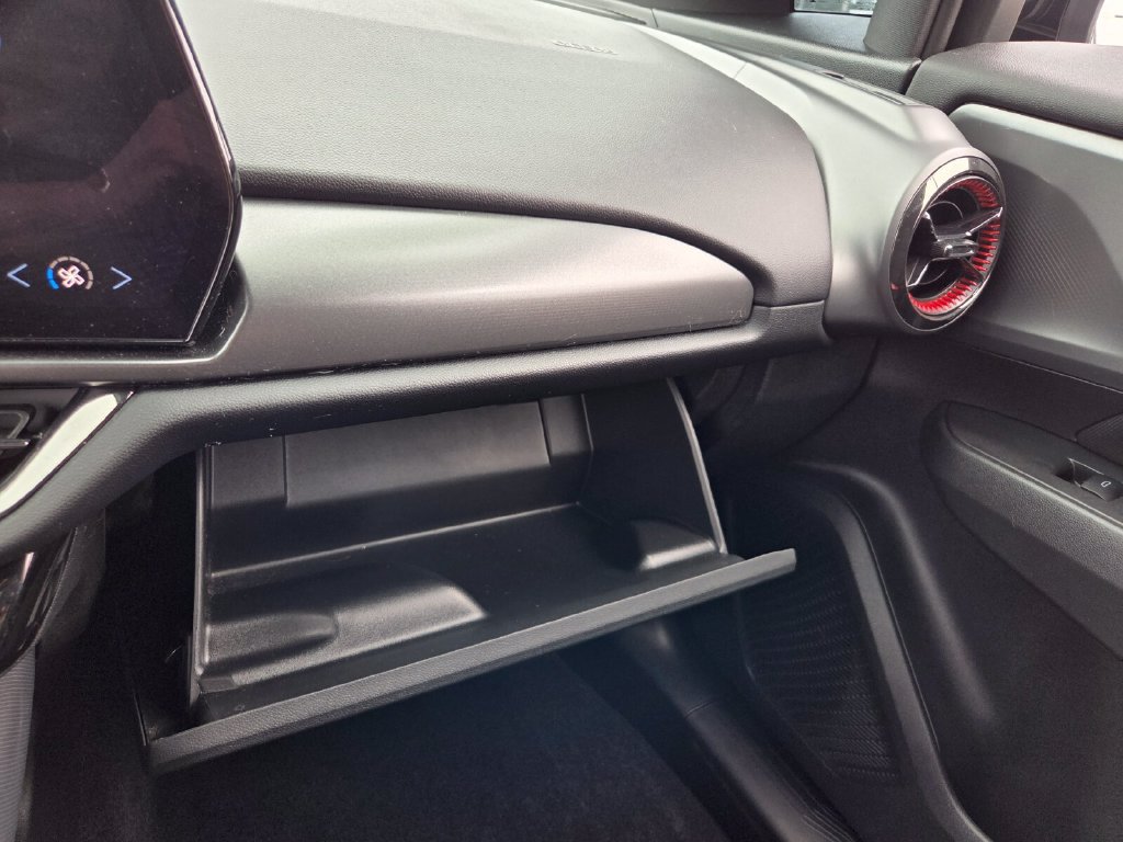 Certified 2025 Chevrolet Equinox EV RS FWD image 32