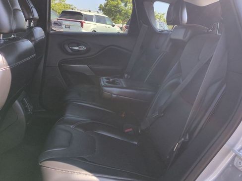 Used 2019 Jeep Cherokee Limited FWD image 22