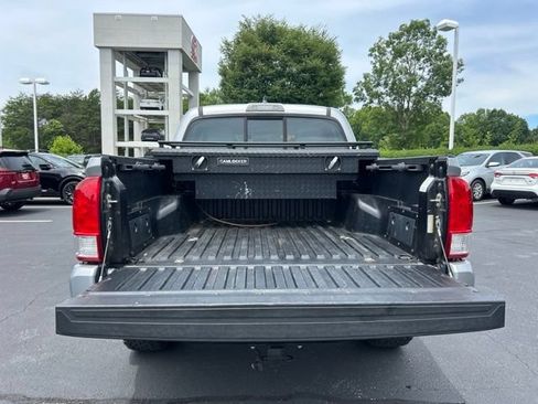 Used 2017 Toyota Tacoma SR RWD image 9