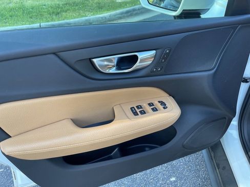 Used 2020 Volvo V60 T5 Cross Country w/ Protection Package Premier image 12