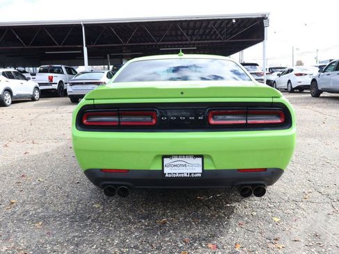 Used 2015 Dodge Challenger SRT w/ Technology Group image 4